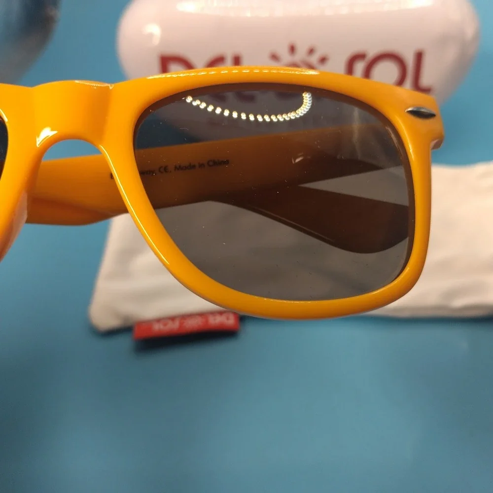 Del Sol Solize Break Away Color Changing Sunglasses Yellow Wayfarer 141392